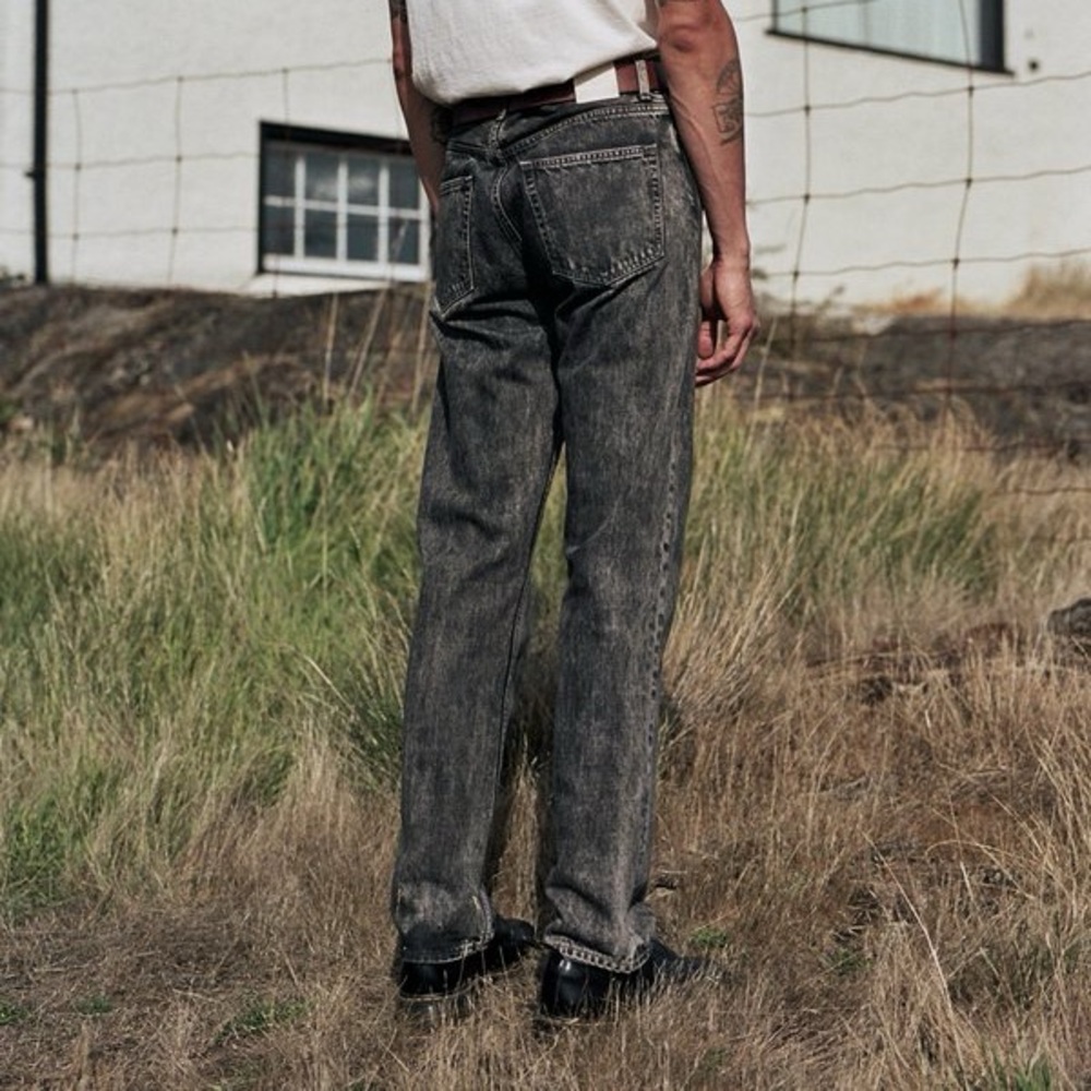 Séfr Straight-leg Jeans in a grey washed denim finish. Made in Italy 🇮🇹 - Picture 11 of 17